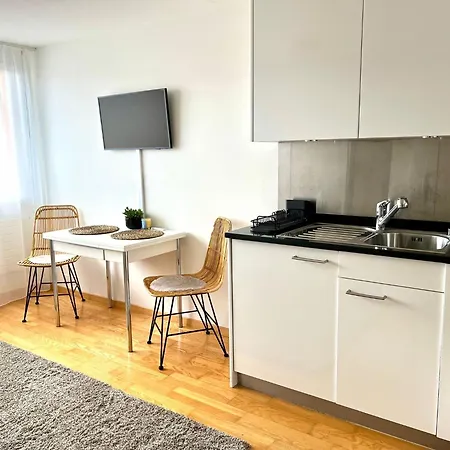 Bijou Serene Klitzekleine Mit Seeblick Apartment