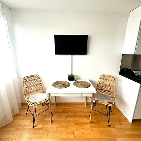 Bijou Serene Klitzekleine Mit Seeblick * Faulensee